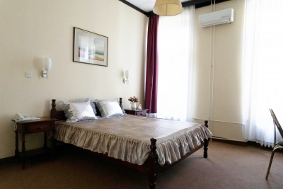 Noćenje za 2 osobe u romantično opremljenoj sobi sa pogledom na baštu hotela za 2660 dinara | Popusti